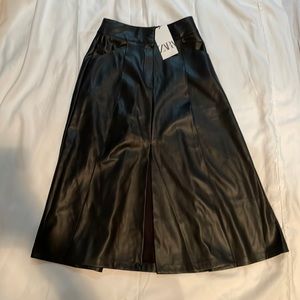 Zara NWT Black Faux Leather Midi Skirt. Size S.